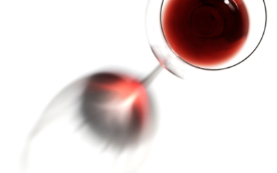 Decantar o airear un vino: cuándo hacerlo y qué diferencias existen